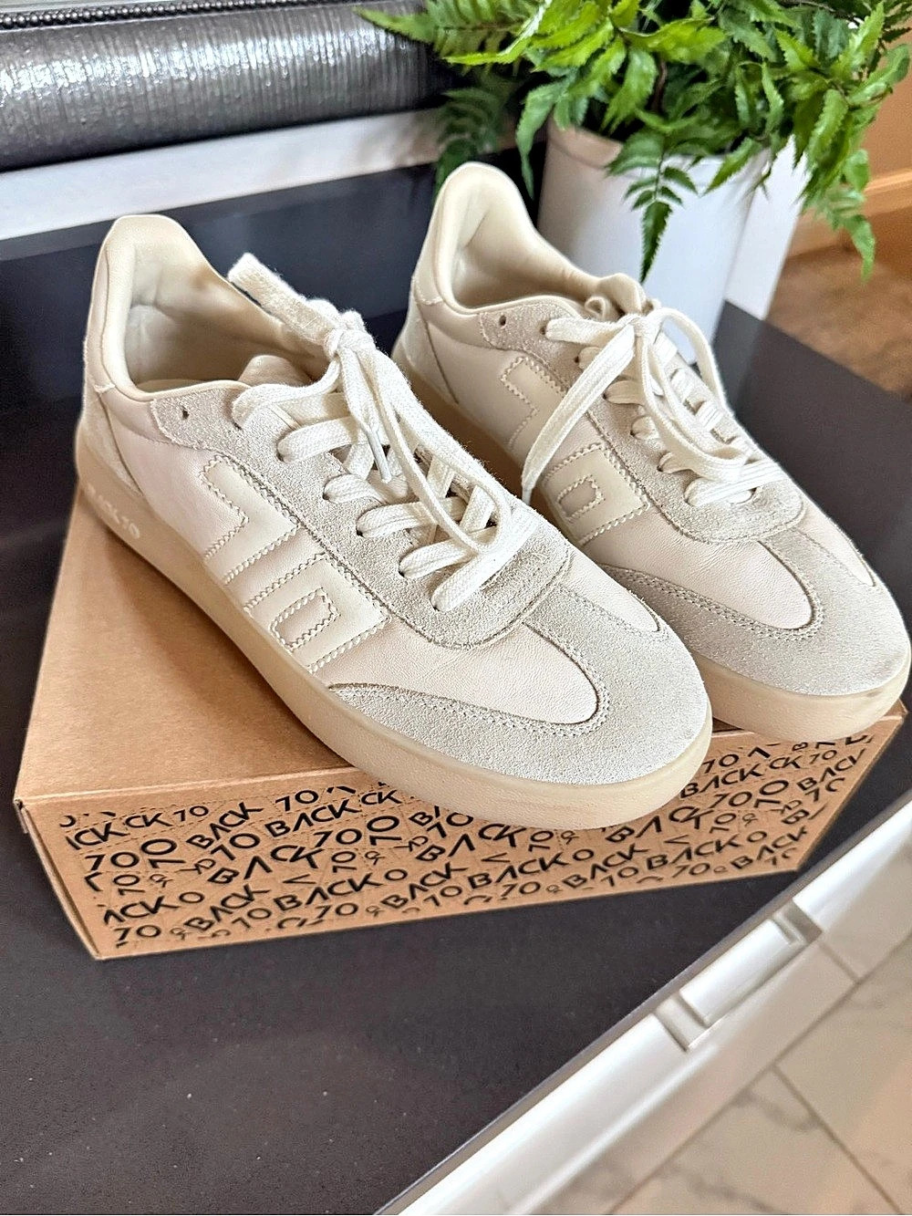 BACK70 70s Cream Sneakers Like New